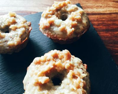 Vegane Donuts mit Kokos-Flakes Topping