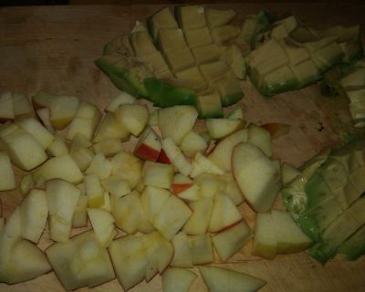 Ein schneller Snack oder Apfel-Avocado-Couscous-Salat