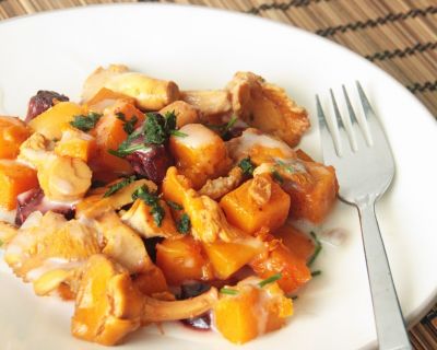 Gebackenes Herbsgemüse mit Pfifferlingen & Kokosdressing