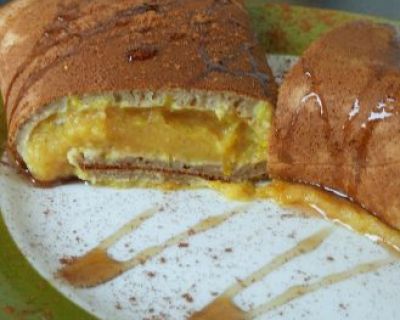 Ommas kurvige „Eier“Pfannkuchen mit Kardamom-Quitten-Apfelmus Füllung. Vegan.