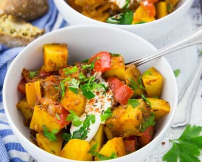 Veganes Gulasch mit Kartoffeln und Paprika