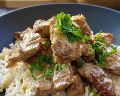 Hähnchen-Gyros in Schmandsoße – Schnell, einfach und herrlich cremig