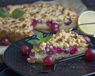 Stachelbeer-Streuselkuchen mit Pudding