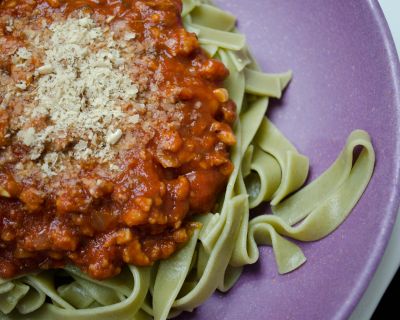 Grüne Tagliatelle mit Bolognese