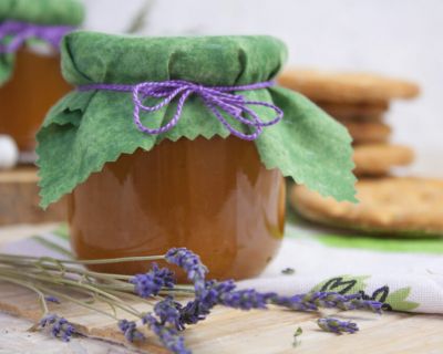 Mediterrane Pfirsich-Lavendel-Marmelade mit Thymian