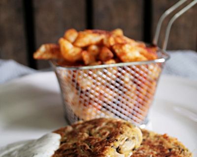 Kohlrabi-Pommes mit veganen Fisch-Frikadellen und Dill-Joghurt-Mayo