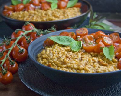 Tomaten-Haferbrei mit marinierten Tomaten
