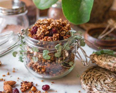 Gekeimtes, knuspriges Buchweizen-Granola