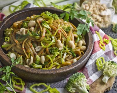 Würziger Nudel-Lauch-Salat mit Brokkoli