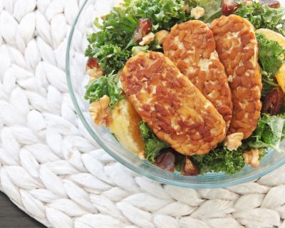 Grünkohlsalat mit Orangen und Tempeh