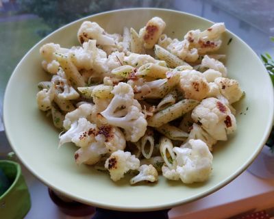 Gebackener Blumenkohl mit Knoblauch-Chili-Nudeln