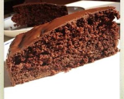 Saftiger Haselnusskuchen mit Schokolade