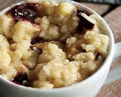 Schneller Pflaumen-Streusel-Tassenkuchen