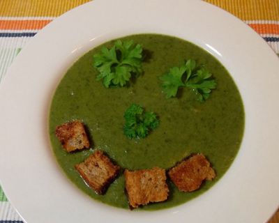 Rezept für eine delikate vegane Spinat-Kresse-Suppe