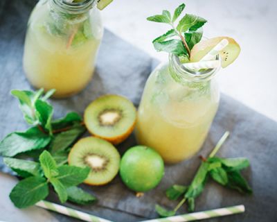 Erfrischend-fruchtige Kiwi-Minz-Limonade