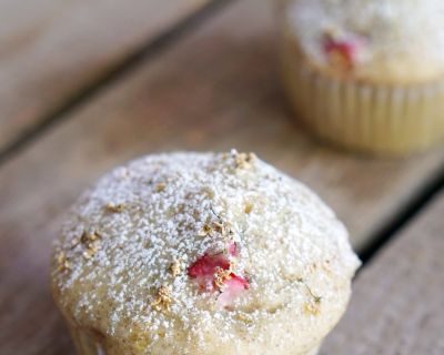 Saftige Rhabarber-Holunderblüten-Muffins