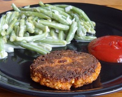 Tofu-Reis Frikadellen mit Bohnensalat