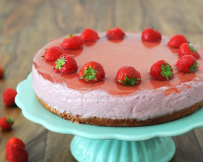 Erdbeercremetorte mit selbst gemachtem veganem Topfen