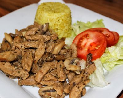Gemischte Pilzpfanne mit Sojaschnetzel