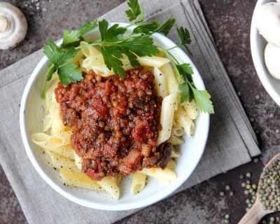 Deftige Linsenbolognese mit Pilzen und Petersilienwurzel