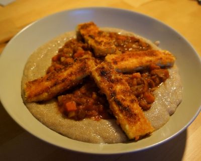 Amaranth-Polenta mit Linsensoße