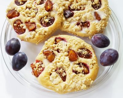 STREUSELSCHNECKEN MIT ZWETSCHGEN