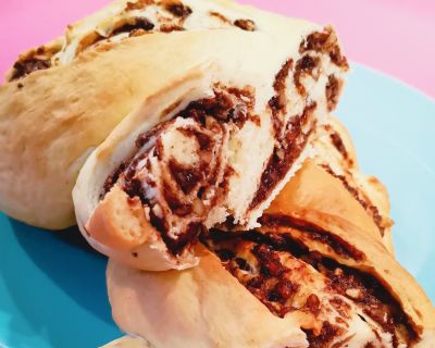 Hefezopf mit Nuss-Schoko-Füllung