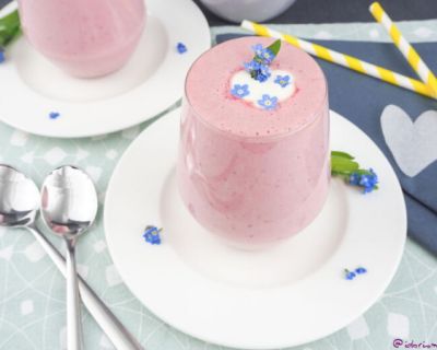 Fruchtig frischer Erdbeer Banane Joghurt Smoothie