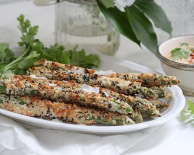 Kokos-Spargel mit Sriracha-Mayonnaise