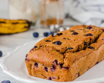 Ölfreies Banana Bread mit Heidelbeeren