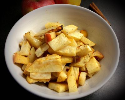 Winterlicher Sellerie-Apfel-Salat