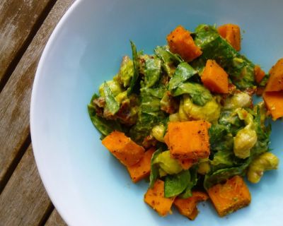 Süßkartoffelsalat mit Cashews und Avocado