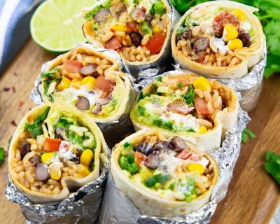 Burrito mit schwarzen Bohnen und Guacamole