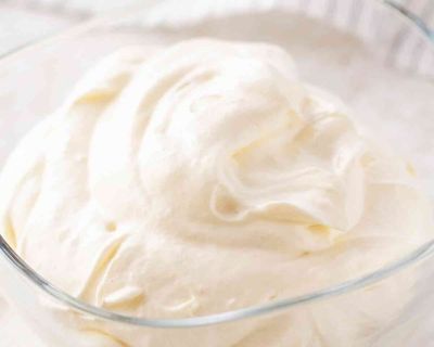 Leckere vegane Dessertcreme aus Skyr und Schlagsahne