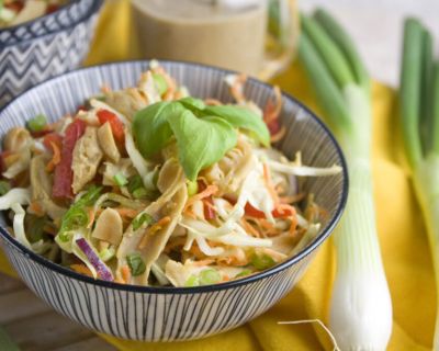 Veganer Thai-Chicken-Salat mit Erdnüssen