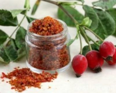 So leicht stellst du immunstärkendes Vitamin-Pulver mit Hagebutten her