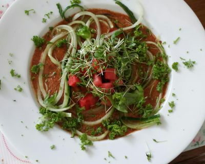 Kalte scharfe Paprika Melonen Suppe