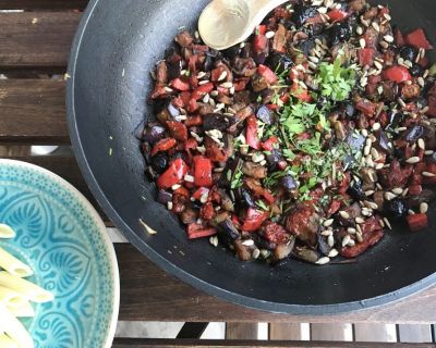 Mediterrane Pasta mit Auberginen und Oliven