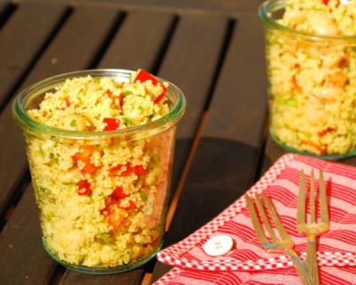 Schneller Couscous-Salat mit Paprika und weißen Bohnen