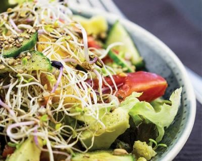 Powerfood No.29: Quinoa-Bowl mit Avocado & Sprossen