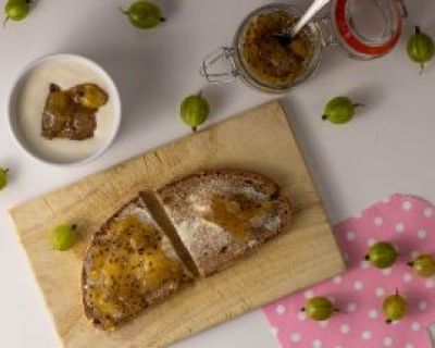 Stachelbeermarmelade aus frisch gepflückten Stachelbeeren