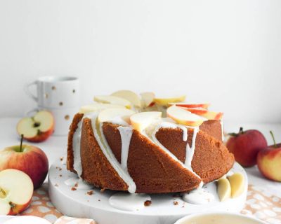 Saftiger einfacher Apfelmus-Rührkuchen mit Crème fraîche-Apfelmus-Glasur ❤