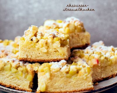 Rhabarber-Streuselkuchen mit Hefe-Mürbeteig
