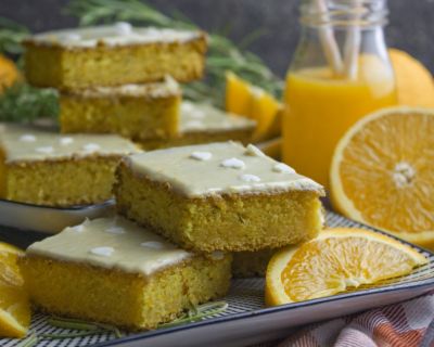 Orangen-Rosmarin-Blondies mit Joghurt