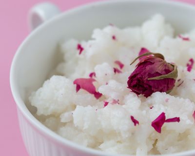 Indischer Milchreis mit Rosenwasser und Cardamon