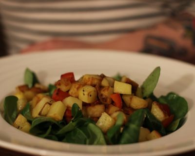 Feldsalat mit Kartoffelwürfeln & Dressing