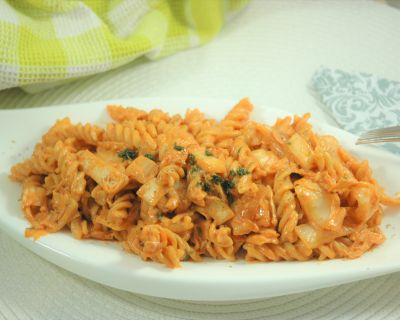 Chinakohl und Spirelli in Tomatensahne