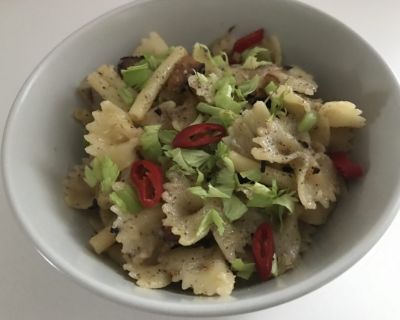 vegane Schinkennudeln mit Räuchertofu und Kala Namak
