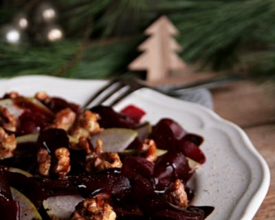 Rote Bete Carpaccio mit Birne und karamellisierten Walnüssen
