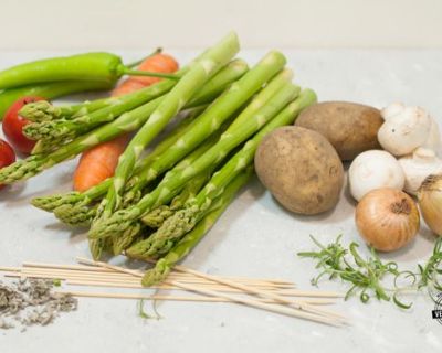 Grüner Spargel am Spieß